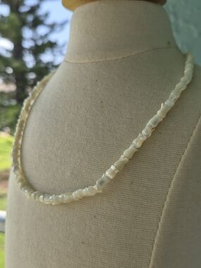 VTG Carved Tulip Mother of Pearl Choker Necklace w/ Barrel Clasp